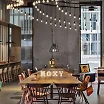 Hotel Moxy Expo 3*