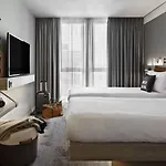 Hotel Moxy Expo 3*