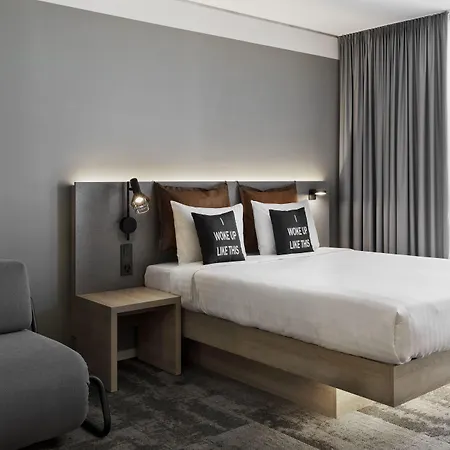 Moxy Expo Szálloda 3*