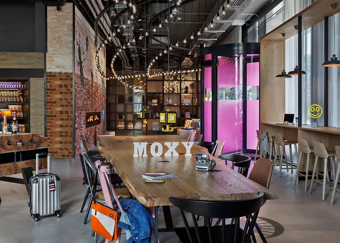 Moxy Expo 酒店
