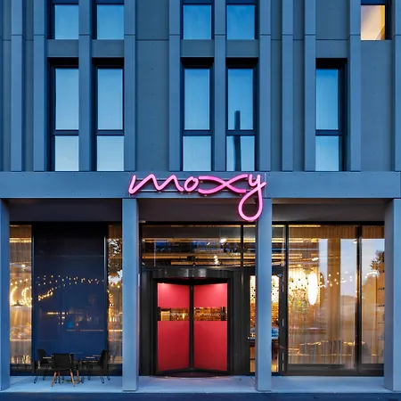 Moxy Expo Hotel